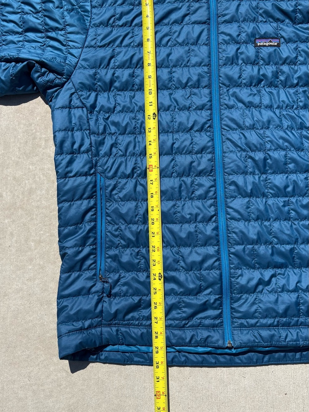 Patagonia Men's Lightweight Hooded Puffer Jacket - Picture 3 of 6
